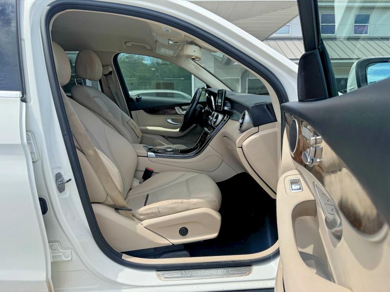 2017 Mercedes-benz Glc VIN WDC0G4KB7HF242188 COPART salvage auction — MINOR DENT/SCRATCHES, MA - CERTIFICATE OF TITLE (P), sold $8,400 on 2026-07-27 (photo 5)