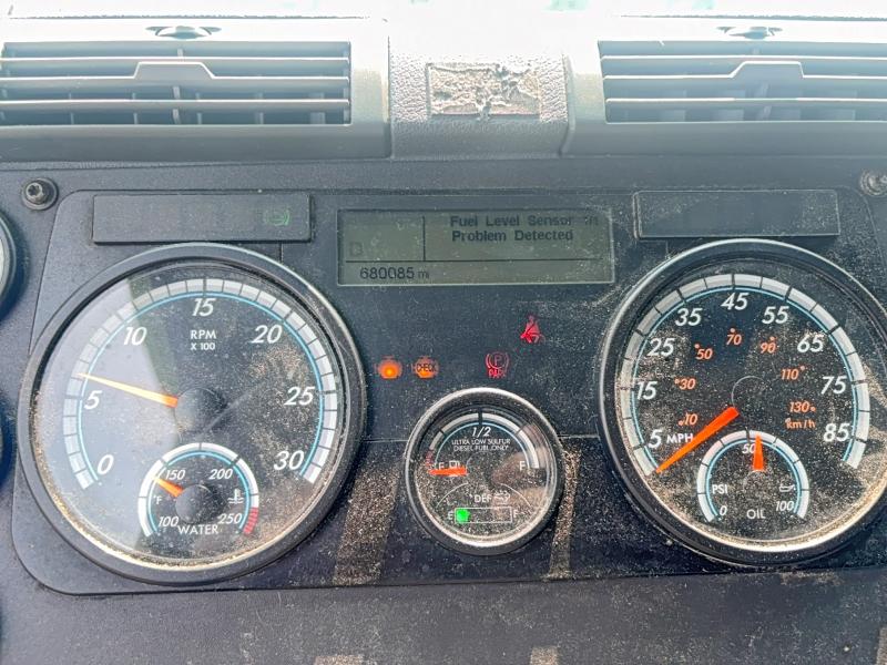 2017 Freightliner All other VIN 3AKJGLDR9HSHU4071 COPART salvage auction — MINOR DENT/SCRATCHES, Pa - Cert Of Title-Formerly Abandon (P), sold $8,400 on 2026-07-28 (photo 8)