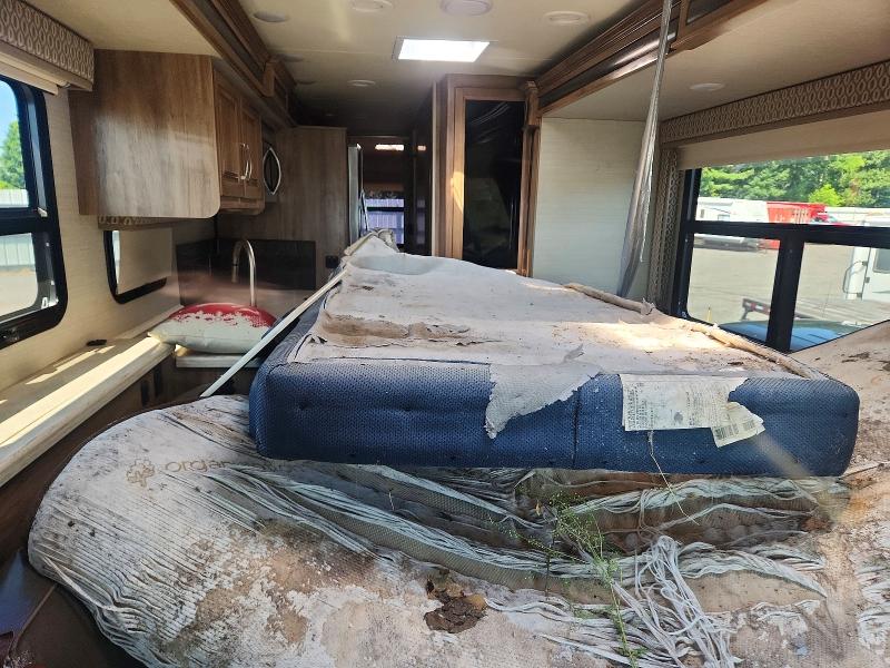 2019 Jayco F53 VIN 1F66F5DY7K0A01920 COPART salvage auction — WATER/FLOOD, CT, sold $18,600 on 2026-08-18 (photo 6)