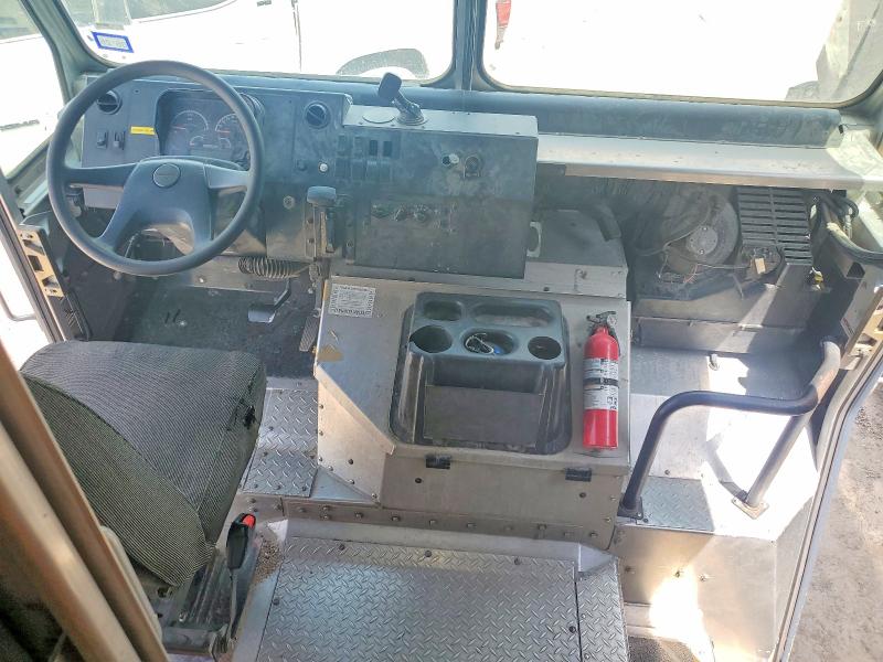 2020 Freightliner All other VIN 4UZAC2EA4LCMH6061 COPART salvage auction — MINOR DENT/SCRATCHES, CT, sold $1,400 on 2026-08-28 (photo 8)