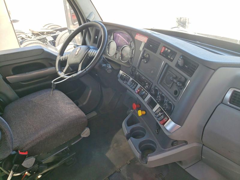 2021 Kenworth All other VIN 1XKYA48X2MJ440766 COPART salvage auction — MINOR DENT/SCRATCHES, IN - CERTIFICATE OF TITLE, sold $7,600 on 2026-07-28 (photo 9)