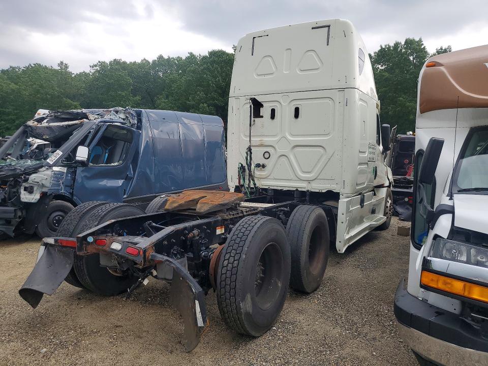 2018 Freightliner All other VIN 3AKJHHDR7JSKC8414 COPART salvage auction — MINOR DENT/SCRATCHES, NJ - CERTIFICATE OF TITLE, sold $2,600 on 2026-07-28 (photo 3)
