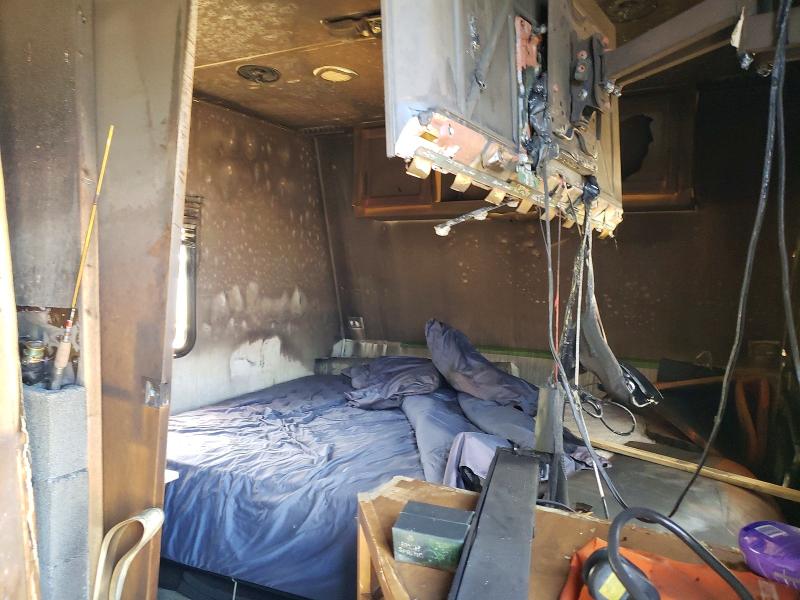 2005 Fleetwood All models VIN 1EC1D322752814015 COPART salvage auction — BURN, ST, sold $20 on 2026-07-31 (photo 5)