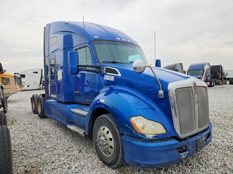 2017 Kenworth T680 VIN 1XKYD49X3HJ108606 COPART salvage auction — SIDE, CT, sold $16,200 on 2026-09-01 (photo 4)