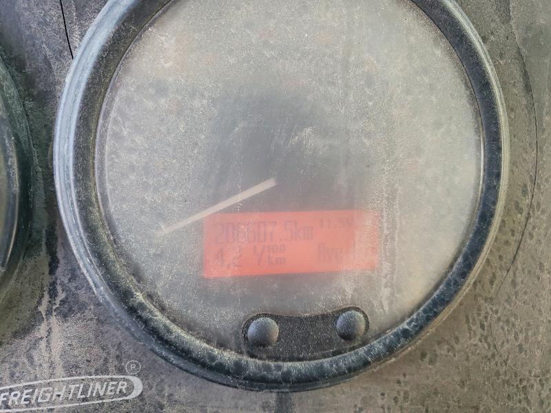 2004 Freightliner All other VIN 4UZAANBW94CM71449 COPART salvage auction — MECHANICAL, ON - PERMIT NO BRAND - UNFIT, sold $15 on 2026-08-12 (photo 9)