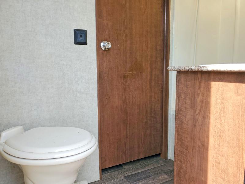 2016 Kyrv Trailer VIN 4YDT31B23GN207372 COPART salvage auction — NORMAL WEAR, WA - VEHICLE CERT OF OWNERSHIP-TITL, sold $1,900 on 2026-07-28 (photo 8)