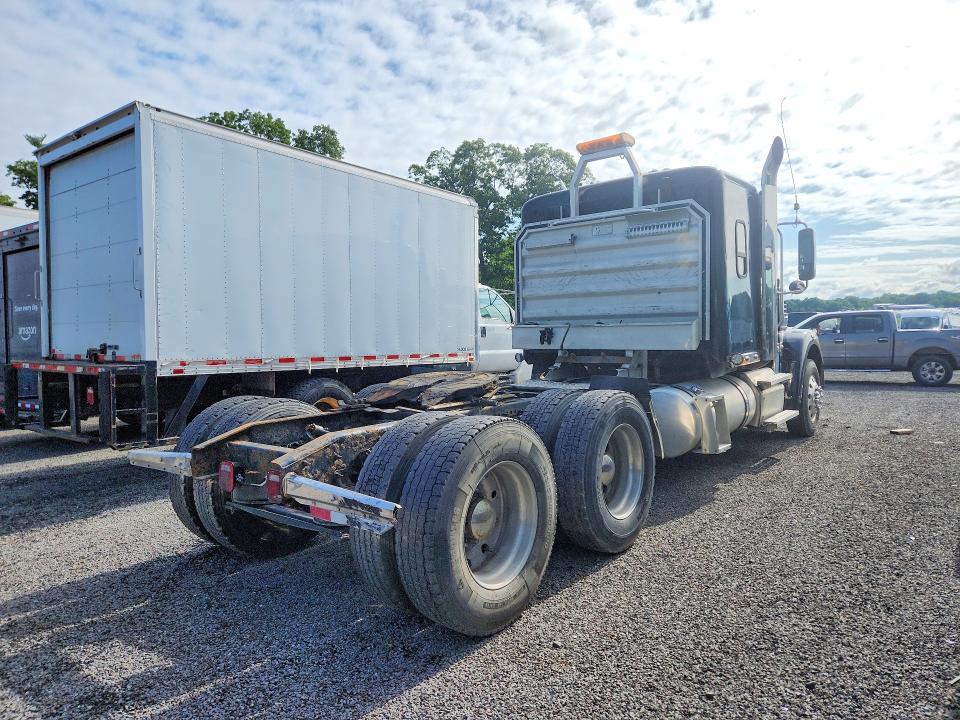 2015 Freightliner All other VIN 3AKJGND11FDGR4029 COPART salvage auction — MINOR DENT/SCRATCHES, CT, sold $6,700 on 2026-08-18 (photo 3)