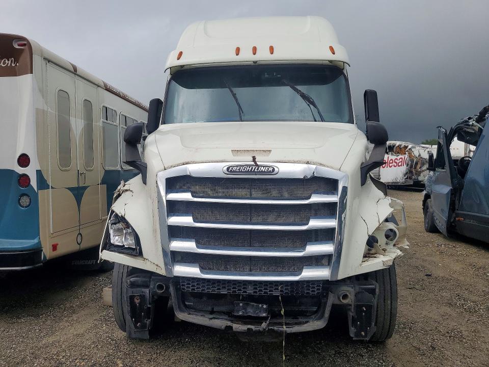 2018 Freightliner All other VIN 3AKJHHDR7JSKC8414 COPART salvage auction — MINOR DENT/SCRATCHES, NJ - CERTIFICATE OF TITLE, sold $2,600 on 2026-07-28 (photo 5)