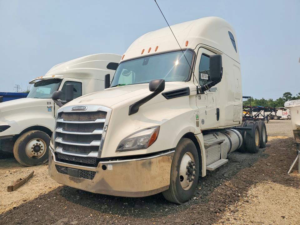 2019 Freightliner All other VIN 3AKJHHDR0KSKP0705 COPART salvage auction — MINOR DENT/SCRATCHES, CT, sold $4,100 on 2026-08-20 (photo 1)