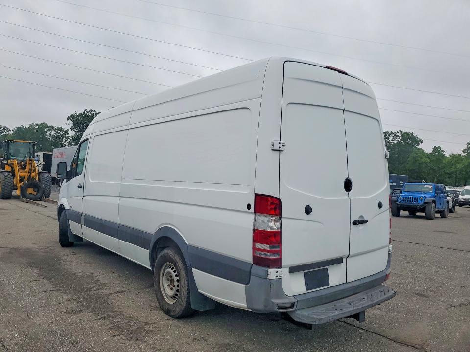 2015 Freightliner Sprinter VIN WDYPE8DC7F5976943 COPART salvage auction — NORMAL WEAR, RC, sold $8,400 on 2026-08-14 (photo 2)