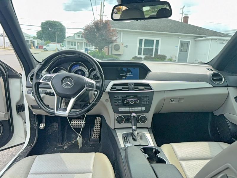 2013 Mercedes-benz C class VIN WDDGF8AB6DR274838 COPART salvage auction — MINOR DENT/SCRATCHES, Ct - Certificate Of Title (P), sold $250 on 2026-07-31 (photo 9)