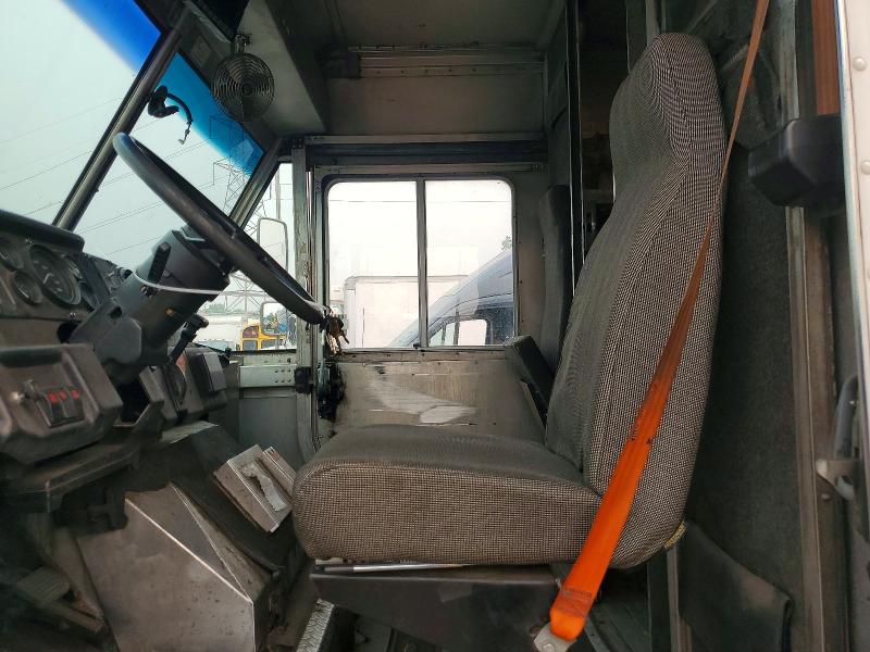 1998 Freightliner All other VIN 4UZA4FF40WC932868 COPART salvage auction — MECHANICAL, CT, sold $150 on 2026-08-13 (photo 7)