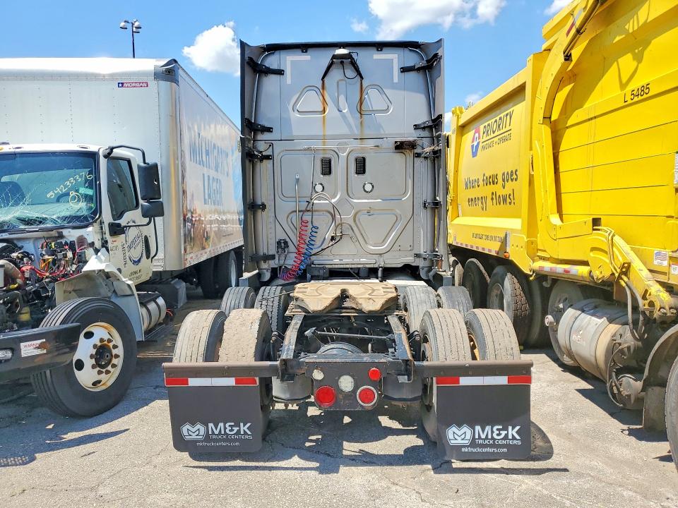 2017 Freightliner All other VIN 3AKJGLDR3HSHF0881 COPART salvage auction — MINOR DENT/SCRATCHES, CT, sold $1,000 on 2026-07-28 (photo 6)