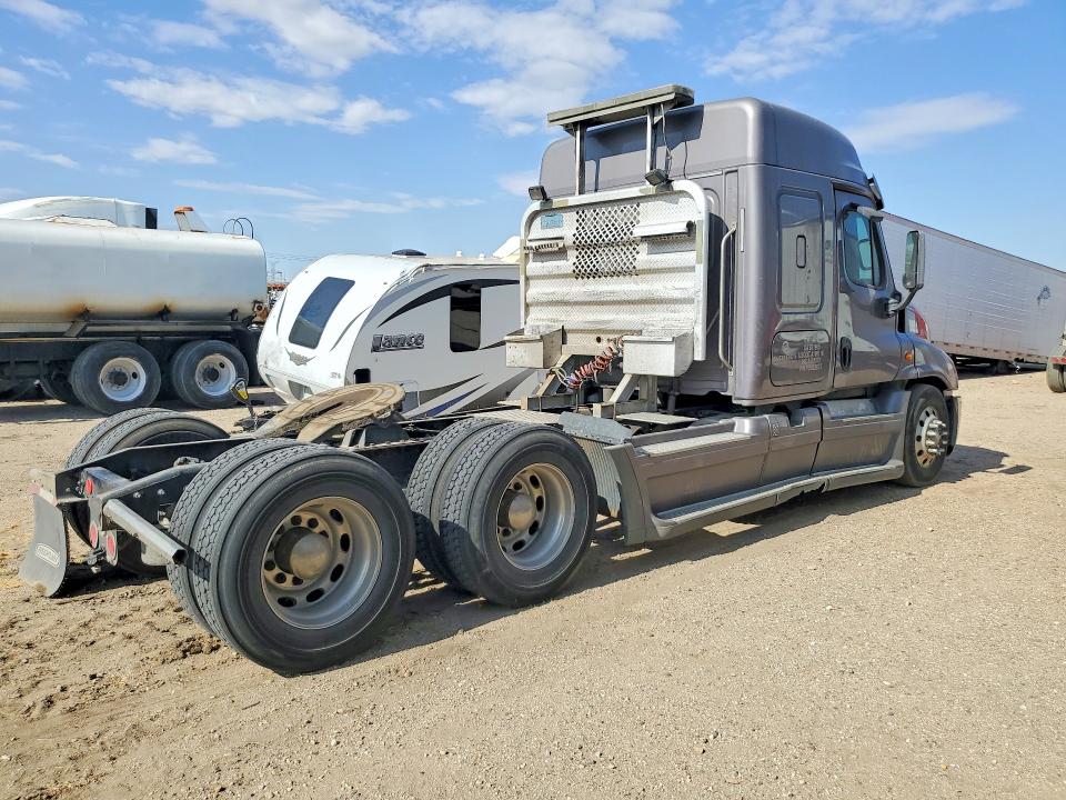 2015 Freightliner All other VIN 3AKJGLD63FSGL2675 COPART salvage auction — FRONT END, DL, sold $250 on 2026-08-03 (photo 3)