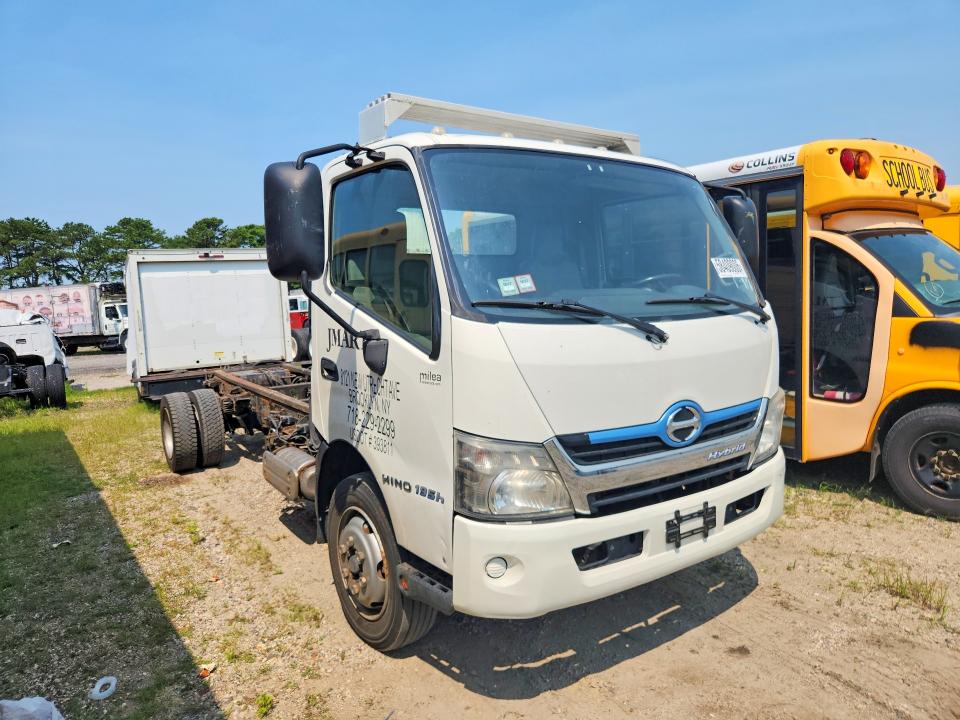 2014 Hino All other VIN JHHSPM2HXEK001177 COPART salvage auction — MINOR DENT/SCRATCHES, NY - CERTIFICATE OF TITLE (P), sold $875 on 2026-07-28 (photo 4)