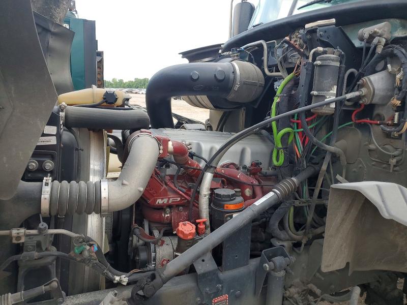 2015 Mack All other VIN 1M1AW01X7FM006927 COPART salvage auction — MINOR DENT/SCRATCHES, IN - CERTIFICATE OF TITLE, sold $2,550 on 2026-07-31 (photo 7)