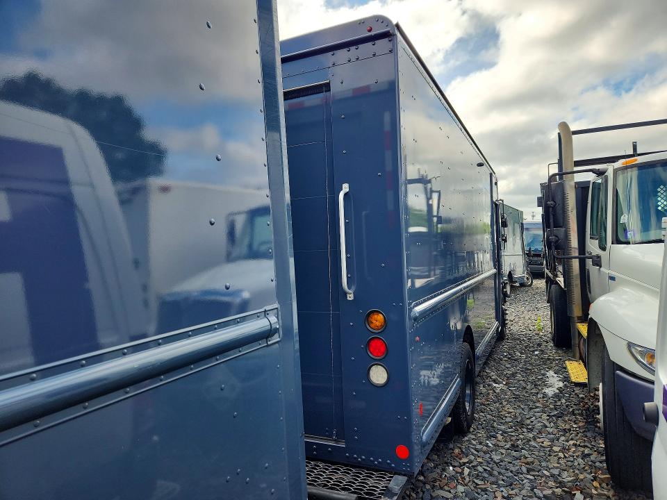 2020 Freightliner All other VIN 4UZAC2EA9LCMK2971 COPART salvage auction — MINOR DENT/SCRATCHES, PA - CERT OF TITLE, sold $1,100 on 2026-07-24 (photo 3)