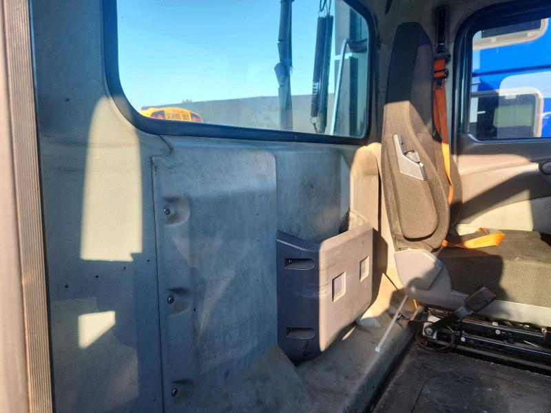 2017 Mack Cxu612 VIN 1M1AW01XXHM009713 COPART salvage auction — MINOR DENT/SCRATCHES, OK - CERTIFICATE OF TITLE (P), sold $1,600 on 2026-08-19 (photo 6)