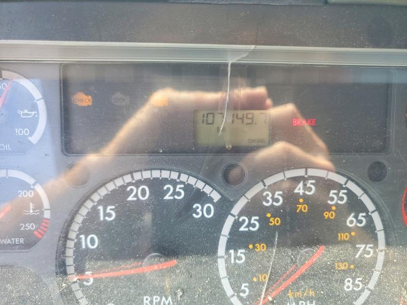2015 Freightliner All other VIN 1FUBGEDV5FLGH4778 COPART salvage auction — NORMAL WEAR, ME - CERTIFICATE OF TITLE, sold $5,000 on 2026-08-11 (photo 9)