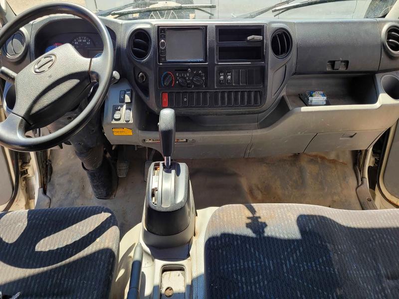 2013 Hino All other VIN JHHWDL2H3DK001590 COPART salvage auction — MINOR DENT/SCRATCHES, ON - PERMIT NO BRAND - UNFIT (P), sold $4,050 on 2026-07-28 (photo 9)