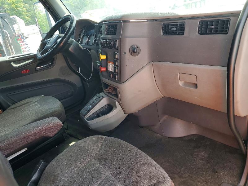 2017 Peterbilt All other VIN 1XPBDP9X7HD432285 COPART salvage auction — NORMAL WEAR, CT, sold $8,400 on 2026-07-16 (photo 5)
