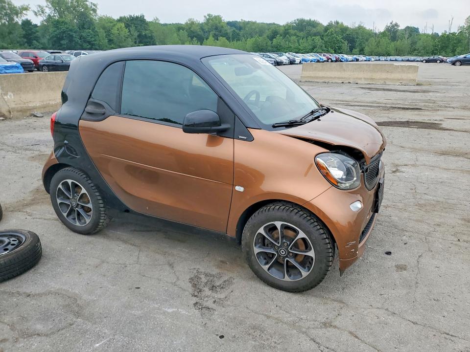 2016 Smart Fortwo VIN WMEFJ5DA1GK052308 COPART salvage auction — MINOR DENT/SCRATCHES, CT, sold $575 on 2026-08-03 (photo 4)