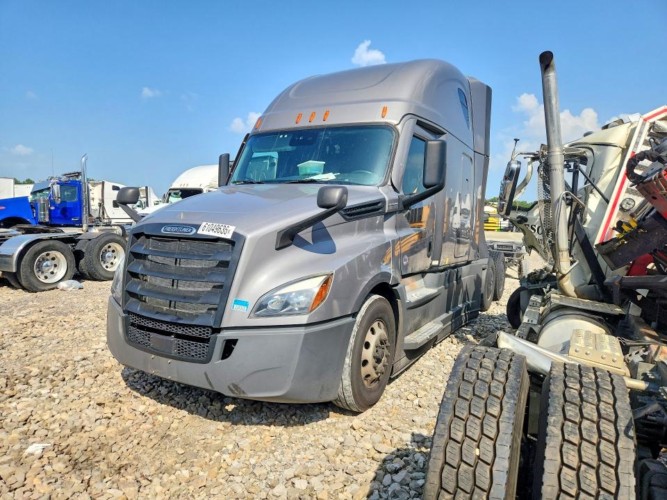 2022 Freightliner All other VIN 3AKJHHDR5NSNJ4692 COPART salvage auction — NORMAL WEAR, OK - CERTIFICATE OF TITLE (P), sold $15,200 on 2026-07-28 (photo 1)