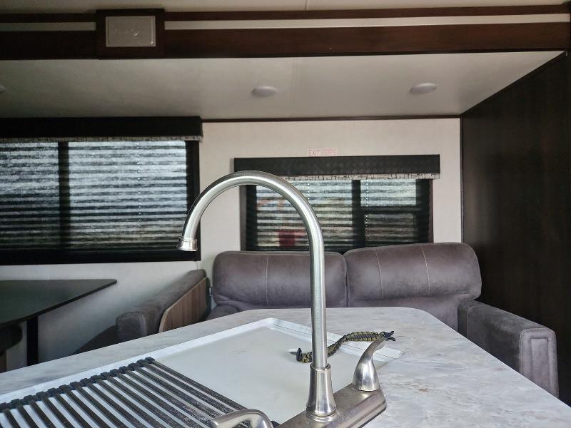 2019 Jayco All models VIN 1UJBJ0BR9K1J90220 COPART salvage auction — MINOR DENT/SCRATCHES, AB - BOS - ACTIVE, sold $7,200 on 2026-07-23 (photo 5)