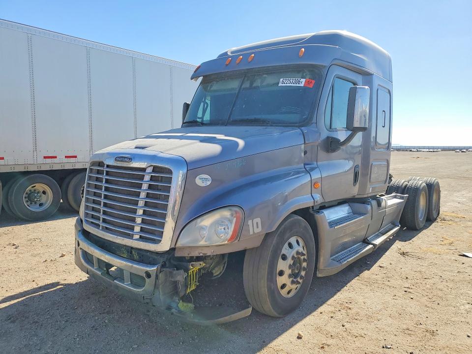 2015 Freightliner All other VIN 3AKJGLD63FSGL2675 COPART salvage auction — FRONT END, DL, sold $250 on 2026-08-03 (photo 1)