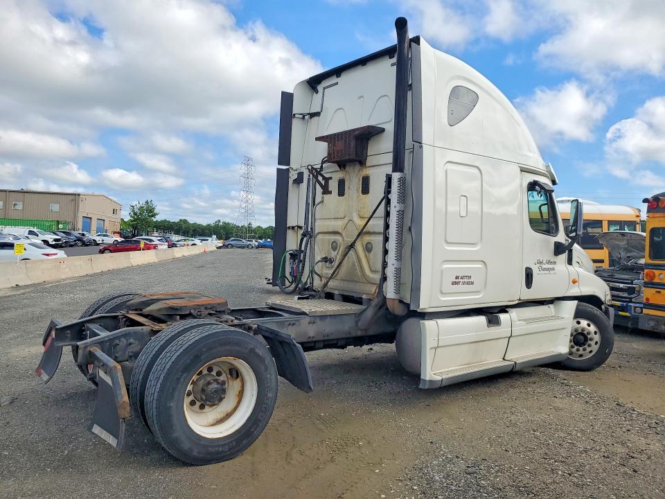 2014 Freightliner All other VIN 1FUBGLD65ELFV3359 COPART salvage auction — MINOR DENT/SCRATCHES, CT, sold $550 on 2026-07-28 (photo 3)