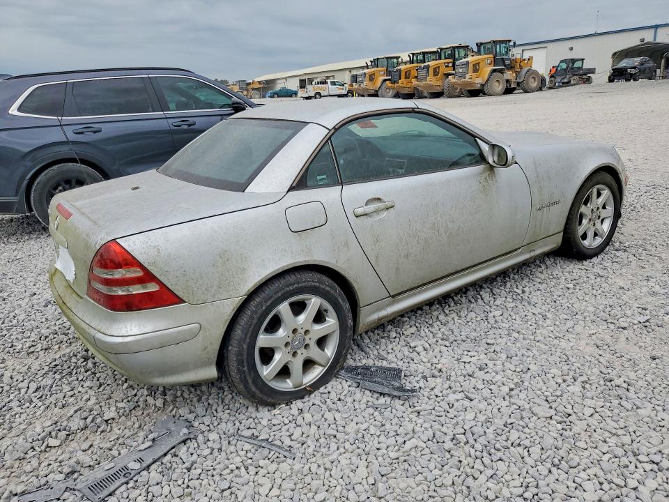 2001 Merz Slk-class VIN WDBKK49F31F222272 COPART salvage auction — MINOR DENT/SCRATCHES, TN - CERTIFICATE OF TITLE, sold $175 on 2026-07-23 (photo 3)