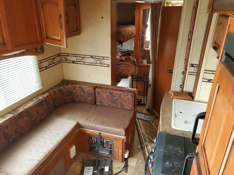 2013 Fore - forest river Surveyer s VIN 4X4TSVB24D2471723 COPART salvage auction — MINOR DENT/SCRATCHES, OR - CERTIFICATE OF TITLE, sold $1,300 on 2026-07-28 (photo 6)