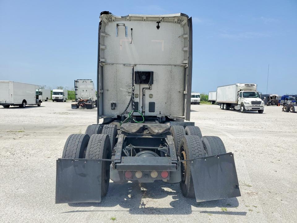 2019 Kenworth All other VIN 1XKYDP9X6KJ241630 COPART salvage auction — MINOR DENT/SCRATCHES, FL - CERTIFICATE OF TITLE (P), sold $10,000 on 2026-07-28 (photo 6)