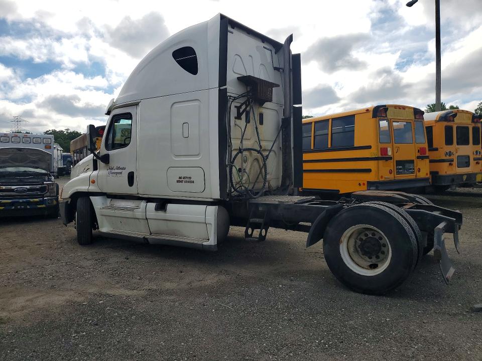 2014 Freightliner All other VIN 1FUBGLD65ELFV3359 COPART salvage auction — MINOR DENT/SCRATCHES, CT, sold $550 on 2026-07-28 (photo 2)