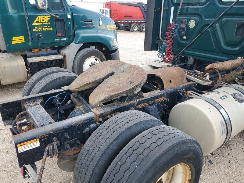 2016 Freightliner All other VIN 3AKBGADV9GDHE0204 COPART salvage auction — REAR END, IN - CERTIFICATE OF TITLE, sold $2,500 on 2026-07-31 (photo 6)