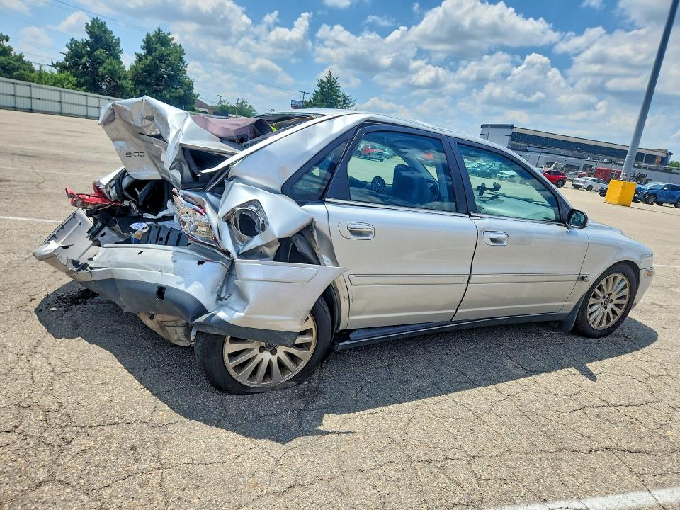2004 Volvo S80 VIN YV1TS92D441360278 COPART salvage auction — ALL OVER, OH - CERT OF TITLE-SALVAGE, sold $300 on 2026-07-31 (photo 3)
