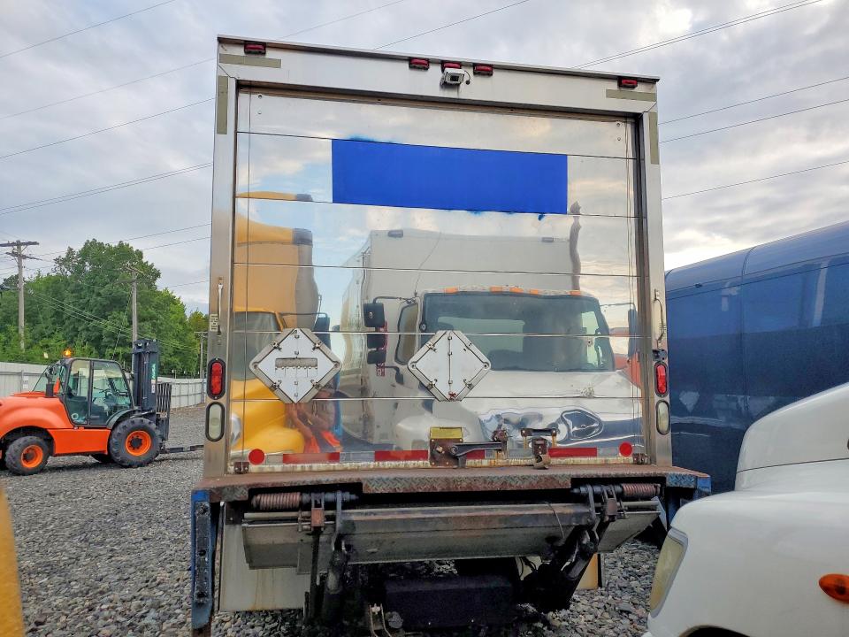 2013 Peterbilt All other VIN 2NP2HN7X2DM196686 COPART salvage auction — MINOR DENT/SCRATCHES, IL - CERTIFICATE OF TITLE, sold $10,000 on 2026-08-17 (photo 6)