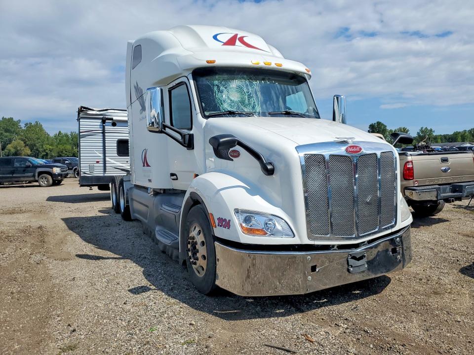 2019 Peterbilt 579 VIN 1XPBDP9X2KD613060 COPART salvage auction — MECHANICAL, CT, sold $3,750 on 2026-09-08 (photo 4)