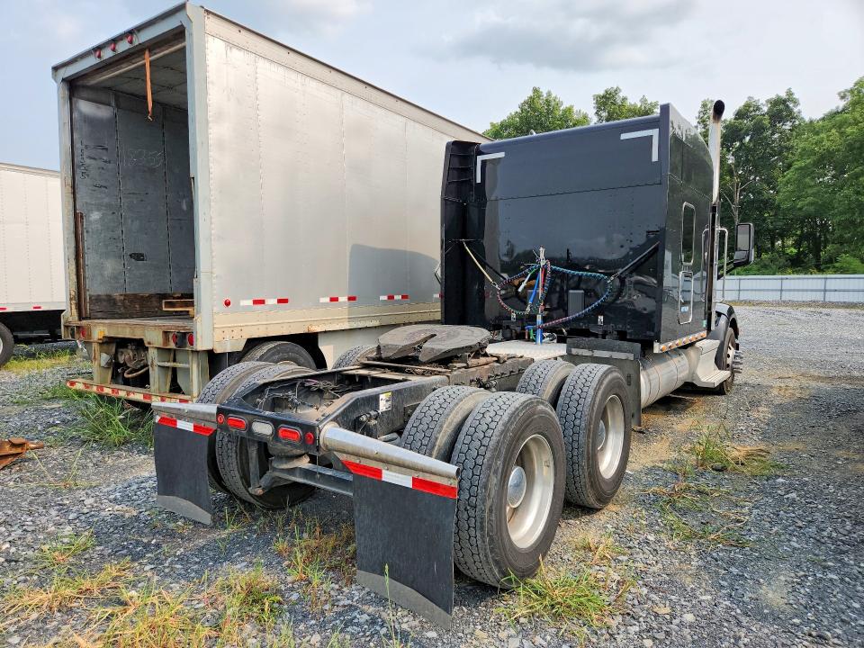 2018 Peterbilt All other VIN 1XPBDP9X5JD472094 COPART salvage auction — MINOR DENT/SCRATCHES, CT, sold $14,300 on 2026-08-18 (photo 3)