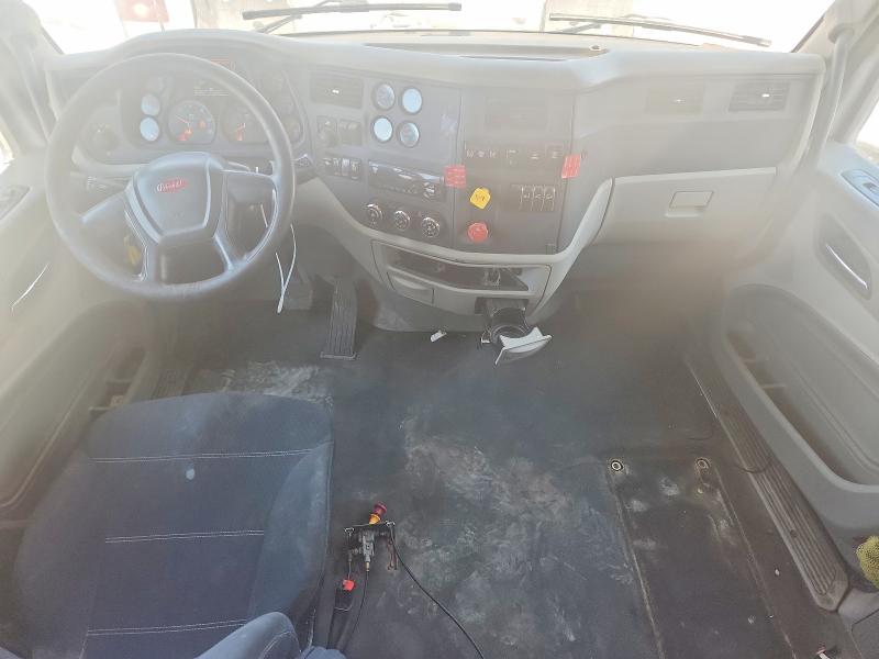 2020 Peterbilt All other VIN 1XPBD49X6LD650841 COPART salvage auction — NORMAL WEAR, OH - CERTIFICATE OF TITLE, sold $18,500 on 2026-09-08 (photo 8)