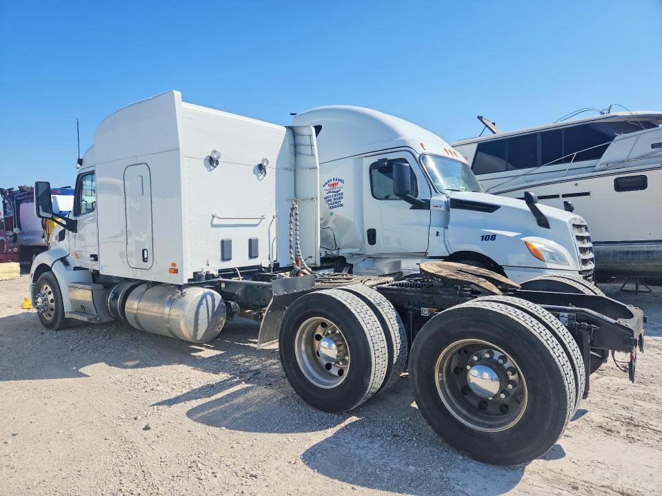 2020 Peterbilt All other VIN 1XPBD49X6LD650841 COPART salvage auction — NORMAL WEAR, OH - CERTIFICATE OF TITLE, sold $18,500 on 2026-09-08 (photo 2)
