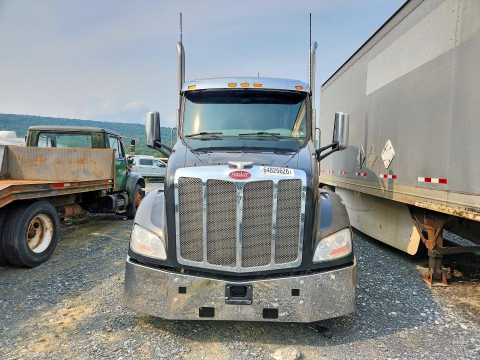 2018 Peterbilt All other VIN 1XPBDP9X5JD472094 COPART salvage auction — MINOR DENT/SCRATCHES, CT, sold $14,300 on 2026-08-18 (photo 5)