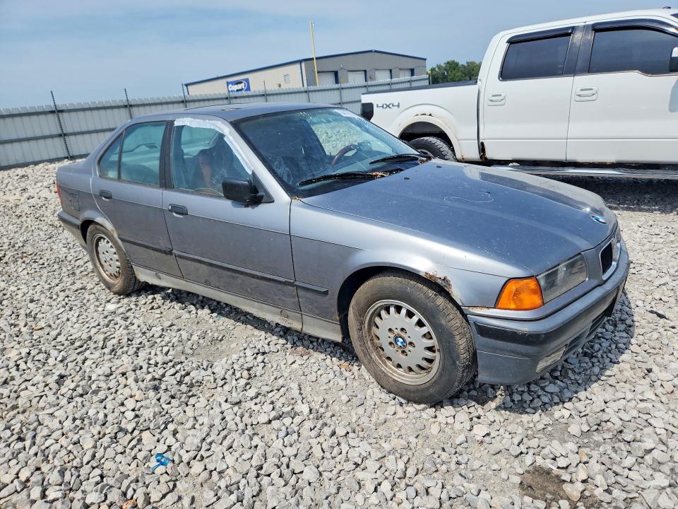 1992 BMW 3 series VIN WBACB4312NFF89656 COPART salvage auction — MINOR DENT/SCRATCHES, IL - CERTIFICATE OF TITLE, sold $225 on 2026-08-19 (photo 4)
