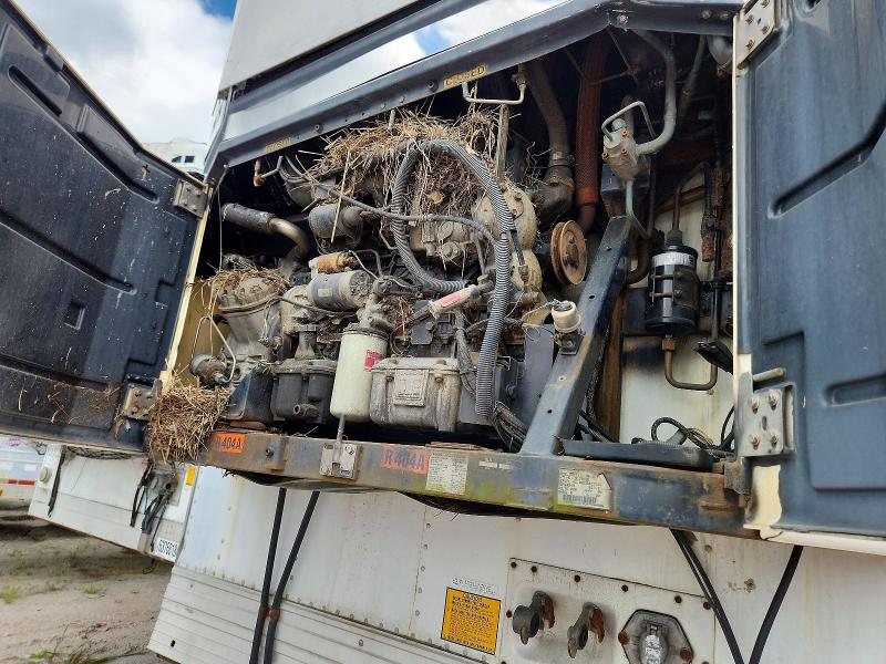 2000 Utility tr VIN 1UYVS2538YM892406 COPART salvage auction — MINOR DENT/SCRATCHES, CT, sold $1,250 on 2026-08-11 (photo 9)