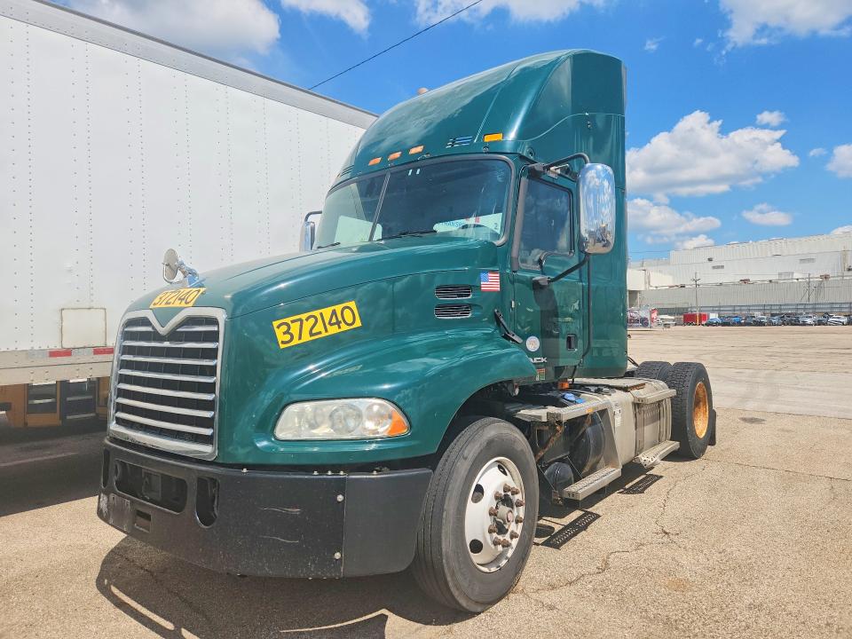2018 Mack Cxu612 VIN 1M1AW01X9JM010471 COPART salvage auction — MECHANICAL, OK - CERTIFICATE OF TITLE (P), sold $500 on 2026-09-15 (photo 1)