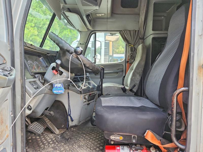 2007 Freightliner All other VIN 1FUJA6CK37LX69675 COPART salvage auction — MINOR DENT/SCRATCHES, VA - CERTIFICATE OF TITLE, sold $3,100 on 2026-09-01 (photo 7)