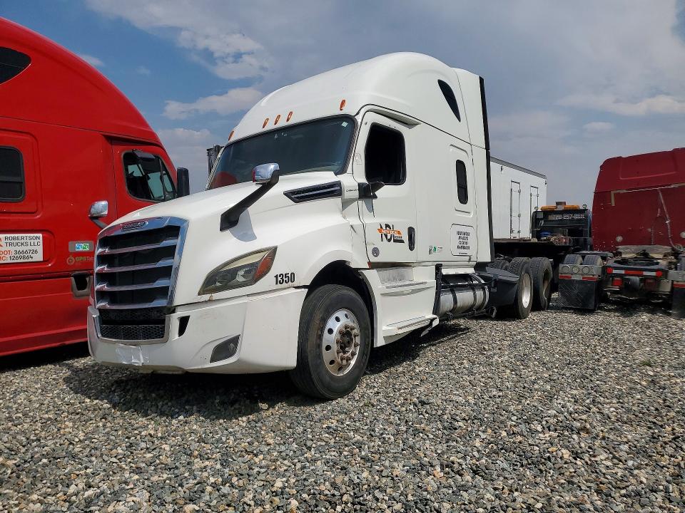 2021 Freightliner Cascadia 126 VIN 3AKJHHDR1MSMA6399 COPART salvage auction — SIDE, SD, sold $7,100 on 2026-08-18 (photo 1)
