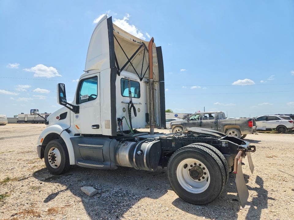 2017 Peterbilt All other VIN 1XPBA48X8HD428884 COPART salvage auction — NORMAL WEAR, CT, sold $7,100 on 2026-08-18 (photo 2)