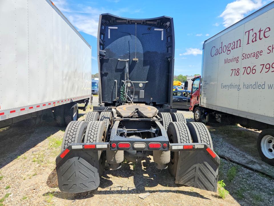 2023 Peterbilt All other VIN 1XPBD49X9PD855818 COPART salvage auction — MINOR DENT/SCRATCHES, CT, sold $39,000 on 2026-09-01 (photo 6)
