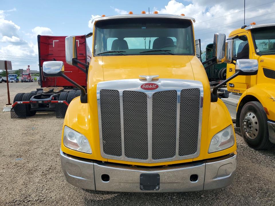 2019 Peterbilt All other VIN 1XPBDP9X3KD610023 COPART salvage auction — NORMAL WEAR, CT, sold $9,000 on 2026-09-01 (photo 5)